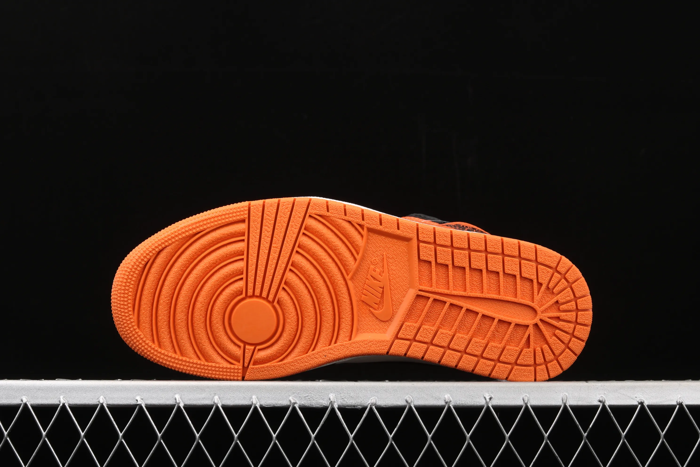 All categories Air Jordan Jordan series basketball shoes Air Jordan 1 High Air Jordan 1 Retro High OG AJ1 Joe 1 black orange white smashed backboard 555088-005